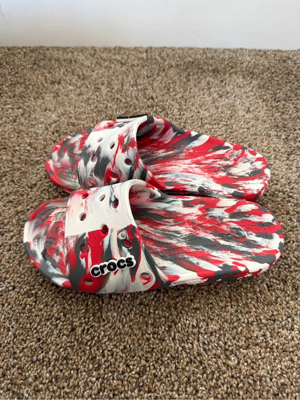 CROCS Classic Marbled Slides in Red White Black